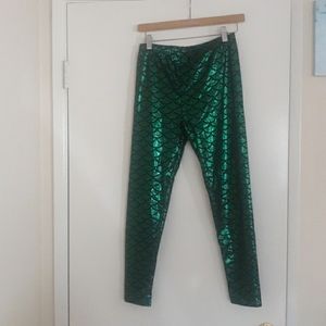 Mermaid leggings/ red ariel wig 🏝